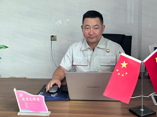 黨國勝,曹丹 攝.png